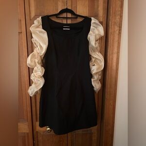 DreamersRebels Women’s Approx Sz L/XL Black & Cream Dressed W/ Ruched Sleeves